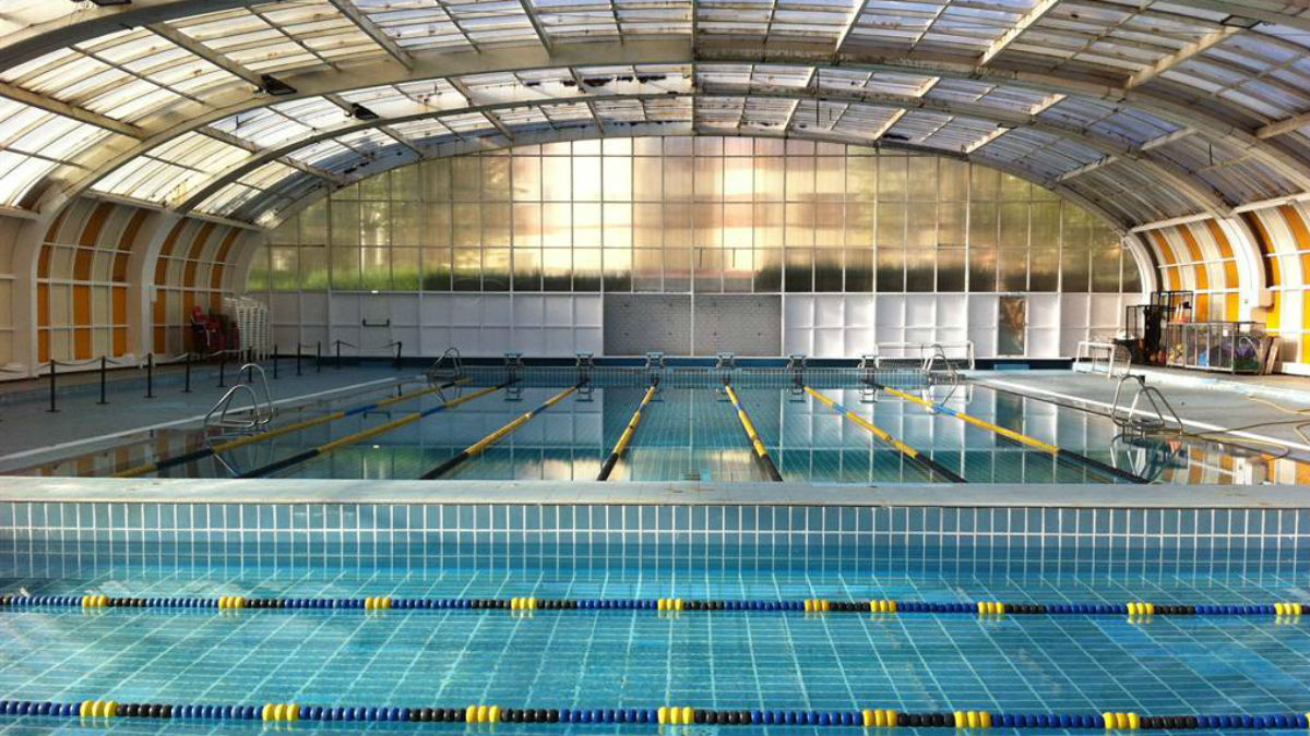 La piscina cubierta del Club Moscardó, que va a permanecer cerrada durante todo el verano.