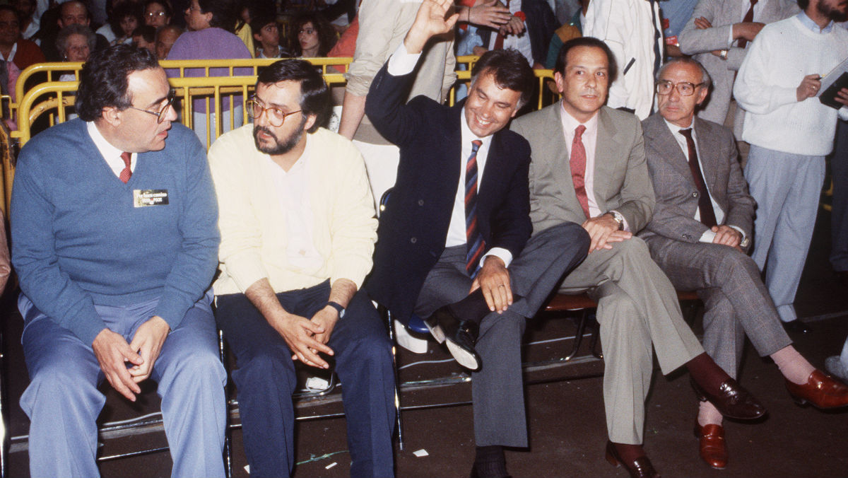 Fernando Ledesma (segundo por la derecha), junto a Felipe González y Gregorio Peces Barba. (Foto: EFE)