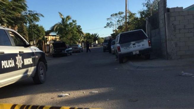 Un comando armado mata a cuatro personas en un hostal de un balneario en México