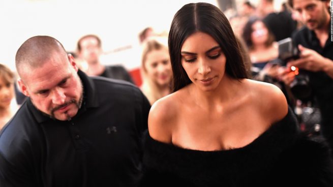 17 personas detenidas por el atraco a Kim Kardashian