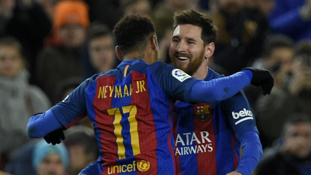 Neymar celebra con Messi el tercer tanto del Barça