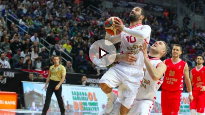 Arda Turan se pasa al baloncesto y muestra sus buenas dotes en el All-Star de Turquía