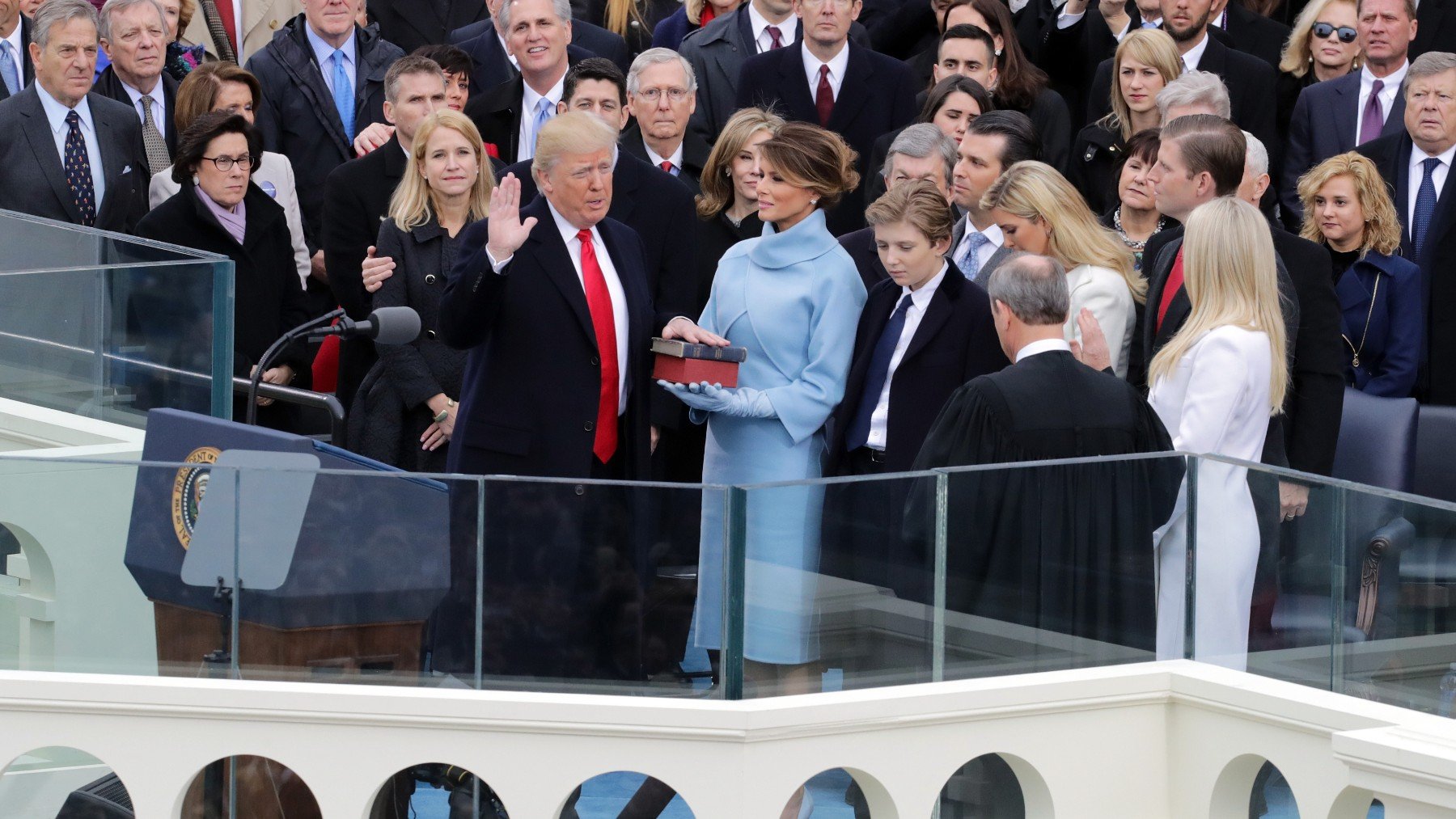 Donald Trump durante el juramento de la toma de posesión en 2017. (Foto: Getty Images).