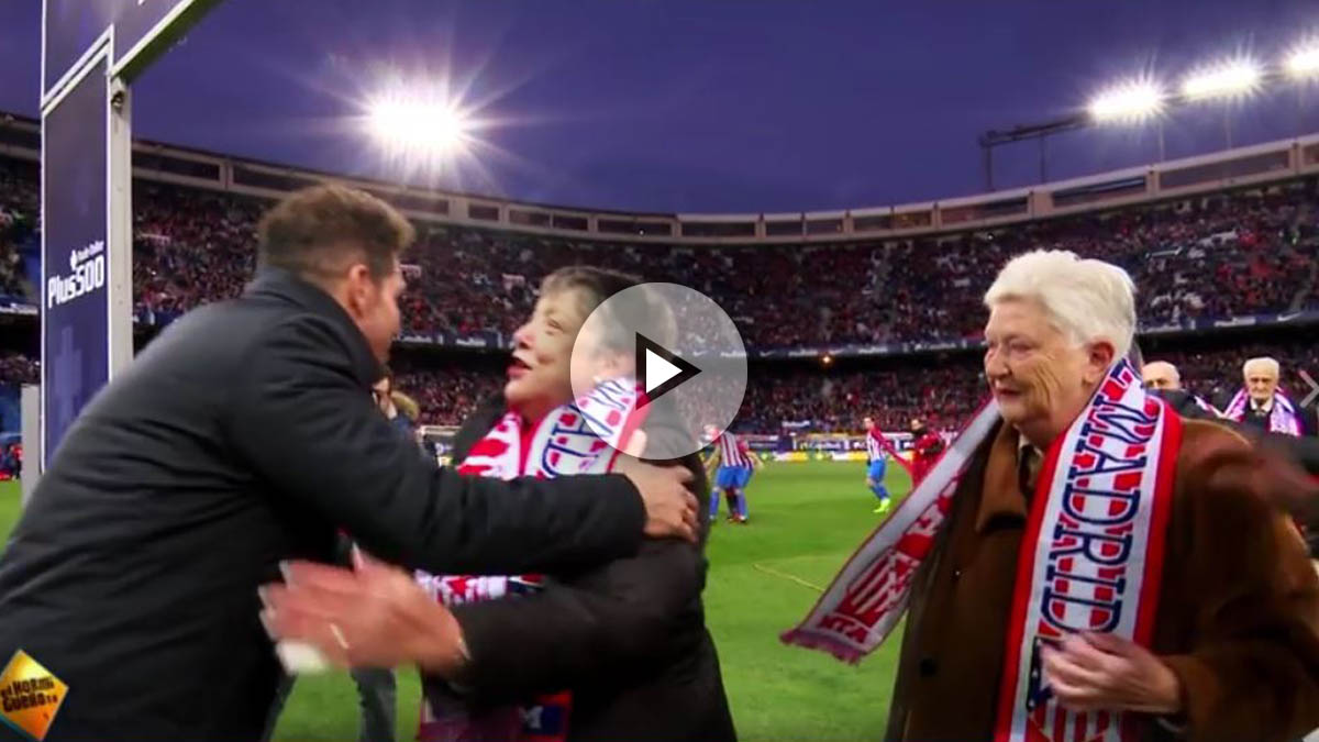 Homenaje del Atlético de Madrid a sus socios más veteranos.