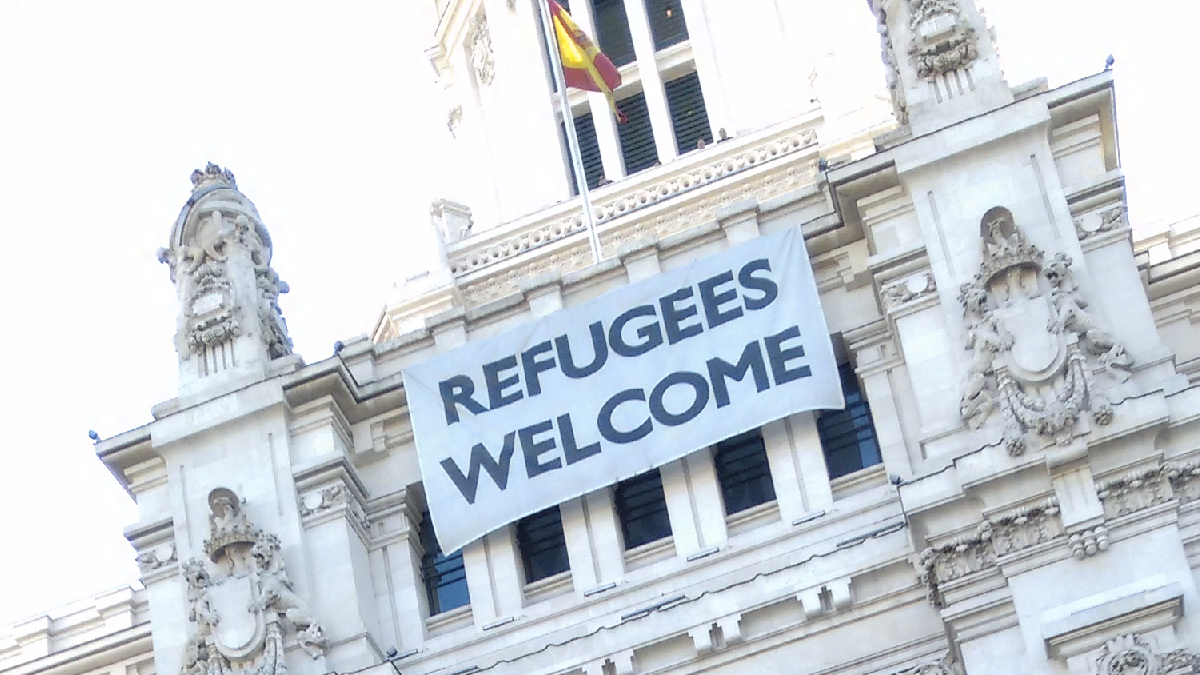 El cartel de ‘Refugees Welcome’. (Foto: OKDIARIO)