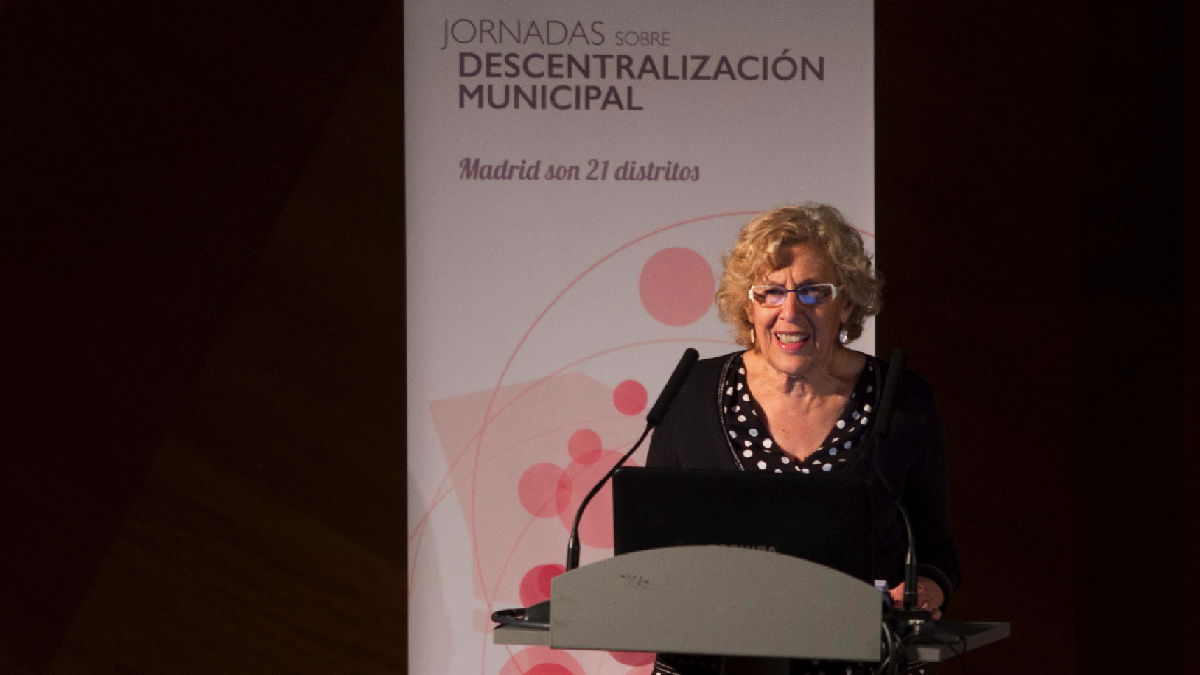 Manuela Carmena, alcaldesa de Madrid, en unas jornadas sobre descentralización. (Foto: Madrid)