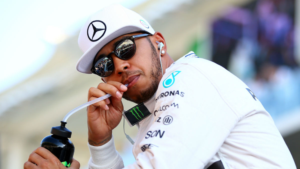 Todos los expertos coinciden en que la llegada de Bottas a Mercedes permitirá a Lewis Hamilton vivir más tranquilo. (Getty)