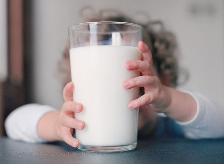 El timo de las leches de crecimiento: los bebés no las necesitan y son el triple de caras.