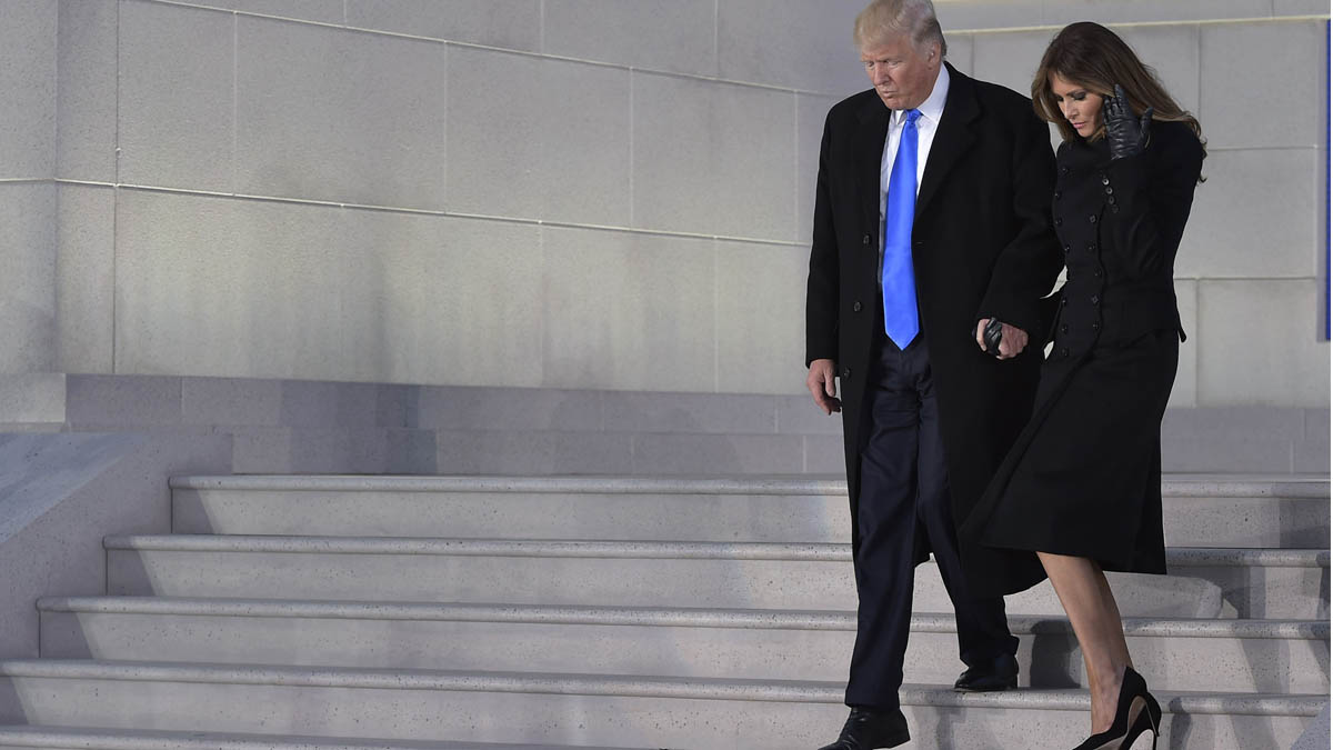 Donald Trump y su esposa Melania antes del concierto de este jueves en el Lincoln Memorial. (Foto: AFP)