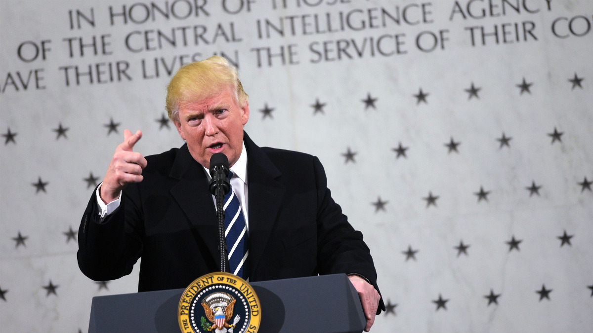 Donald Trump. presidente de EEUU, durante su visita a la sede de la CIA. (AFP)