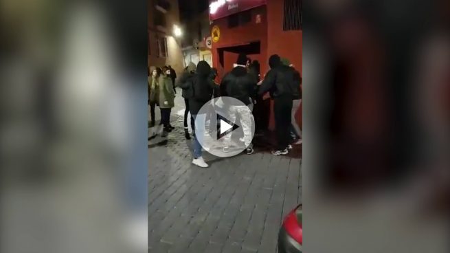 Radicales de extrema izquierda dan una brutal paliza a una joven en Murcia