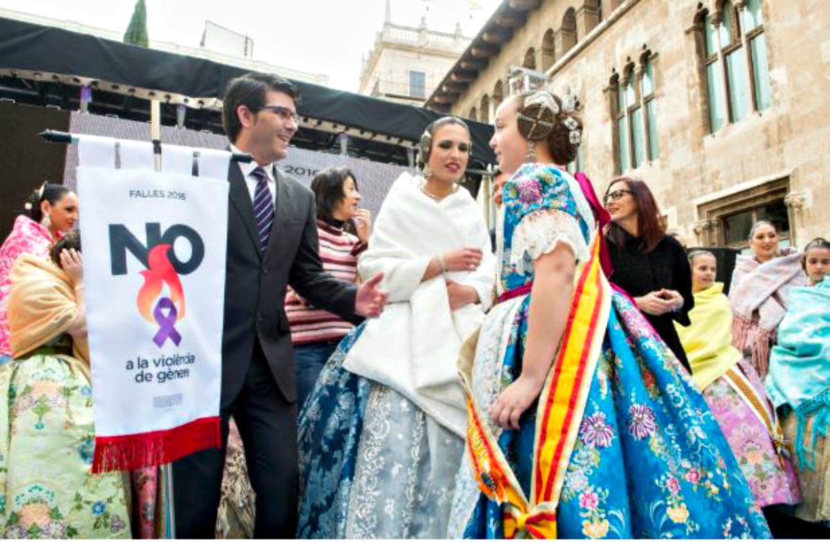 a Diputación de Valencia incrementa las ayudas a las comisiones falleras