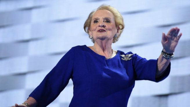 Madeleine Albright, la primera secretaria de Estado de EEUU, dispuesta a «registrarse como musulmana»