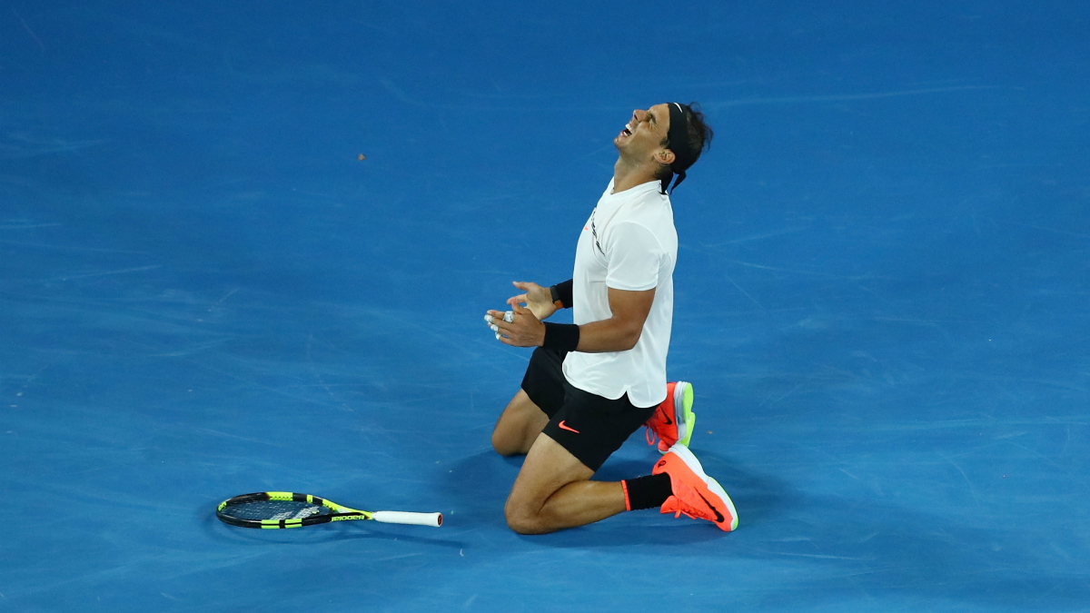 Rafa Nadal se tira al suelo tras confirmar su victoria frente a Dimitrov. (Getty)