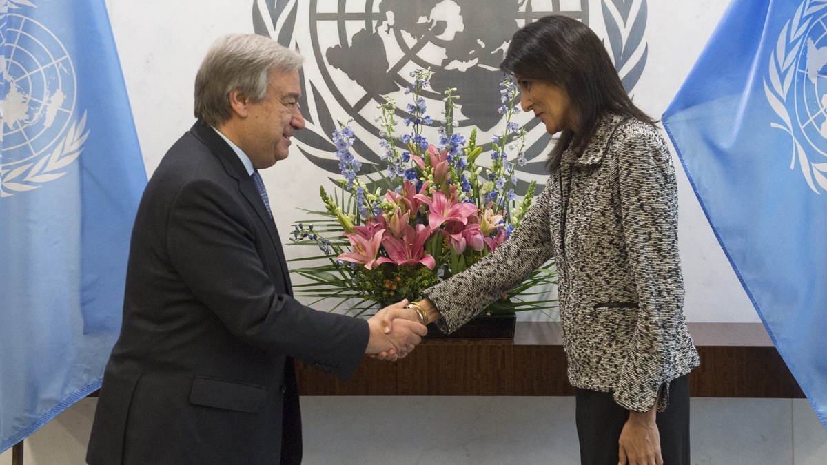 António Guterres y Nikki Haley. (Foto: AFP)