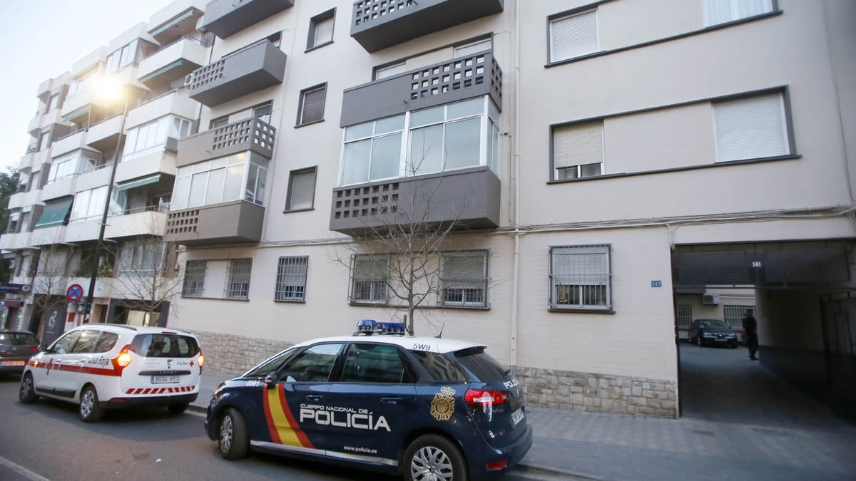 Vivienda en Alicante donde falleció el matrimonio y su hija menor (Foto: EFE)