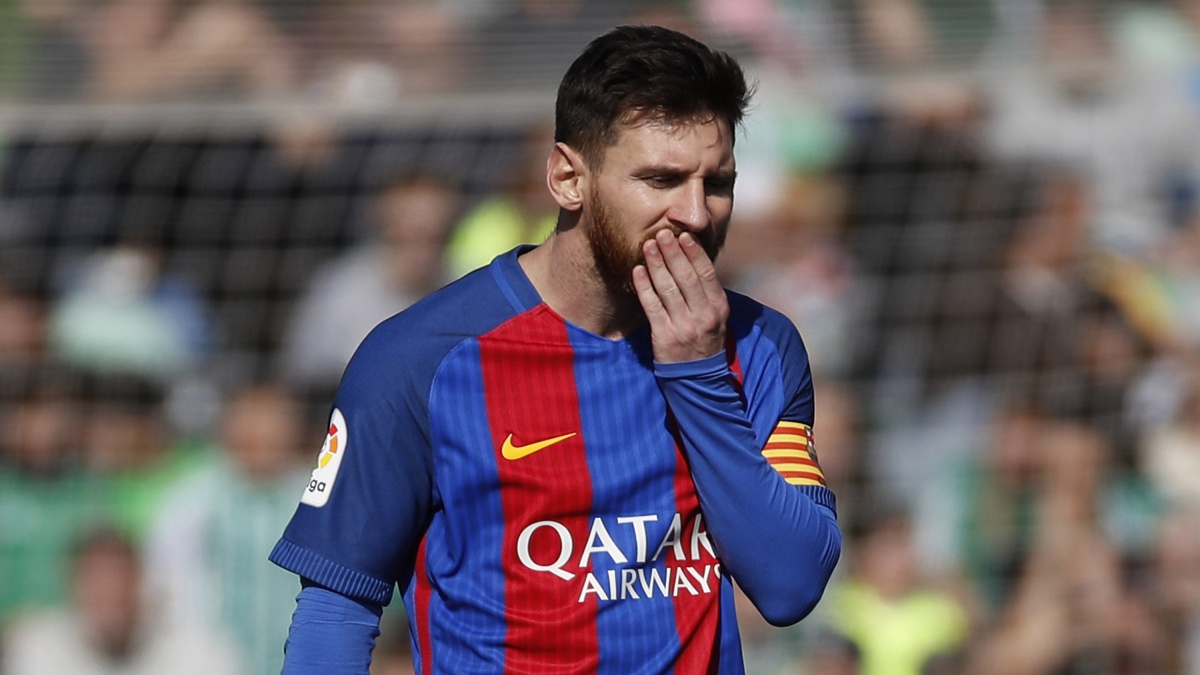 Leo Messi se lamenta durante el Betis vs FC Barcelona