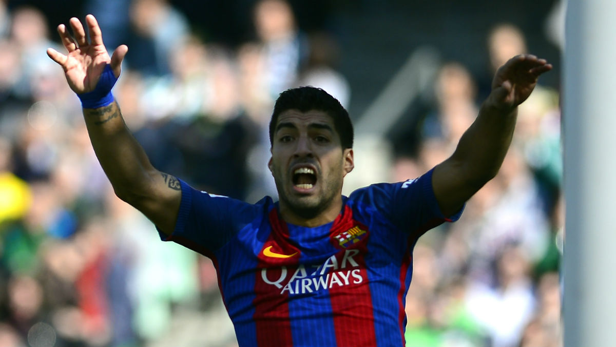 Luis Suárez, en el partido contra el Betis. (AFP)