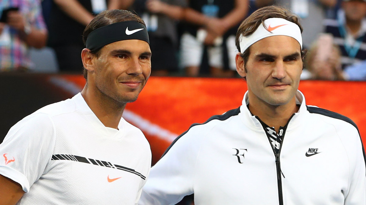 Rafa Nadal y Roger Federer se fotografían antes del inicio de un partido. (Getty)