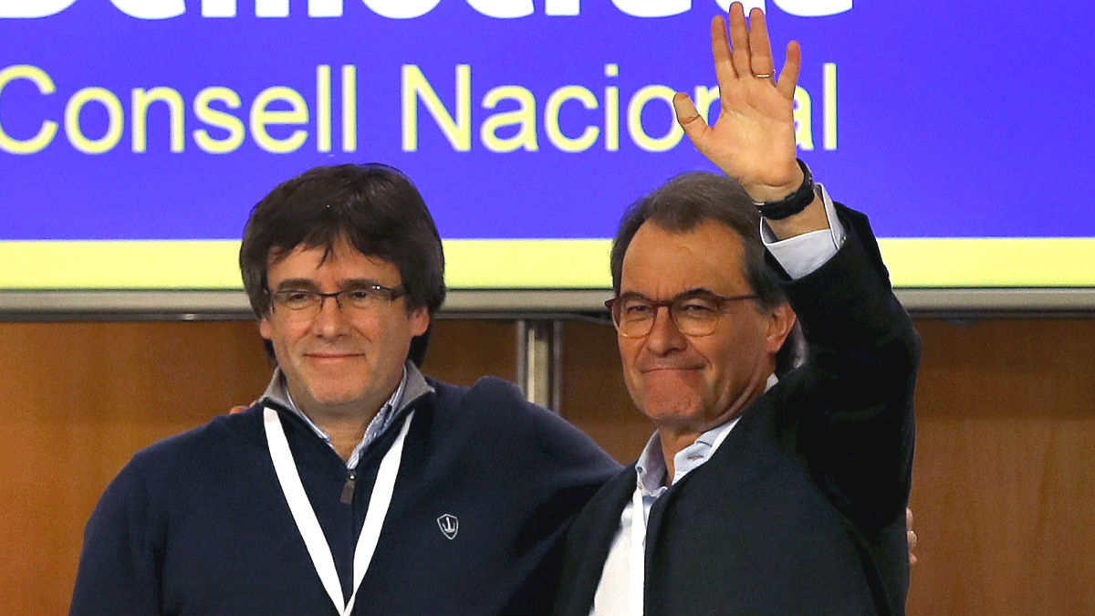 Carles Puigdemont y Artur Mas. (Foto: EFE)