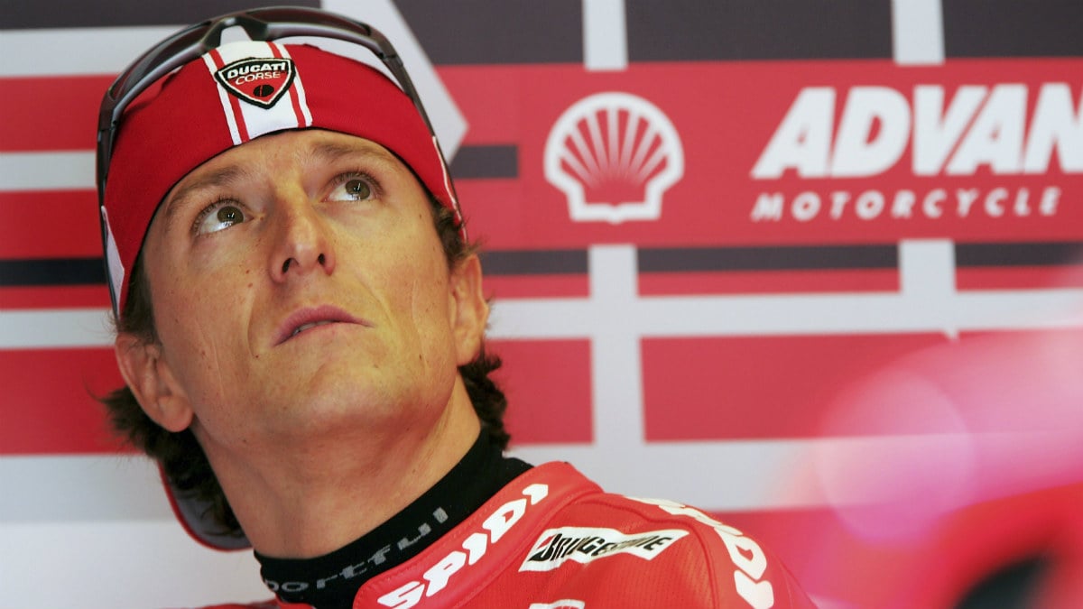 Sete Gibernau, en el box de Ducati. (Getty)