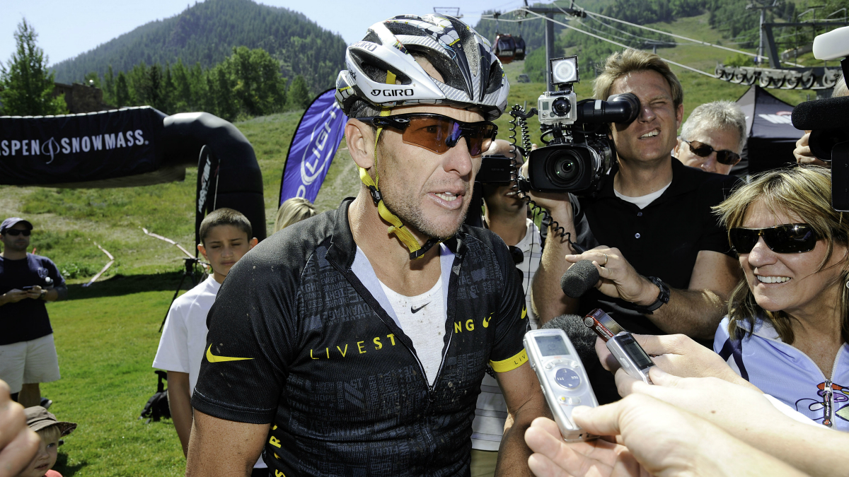 Lance Armstrong, en una carrera de mountain bike. (Getty)