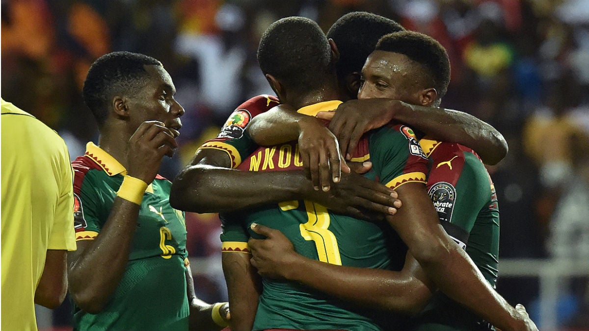 Camerún celebra uno de los goles en la final de la Copa de África. (AFP)