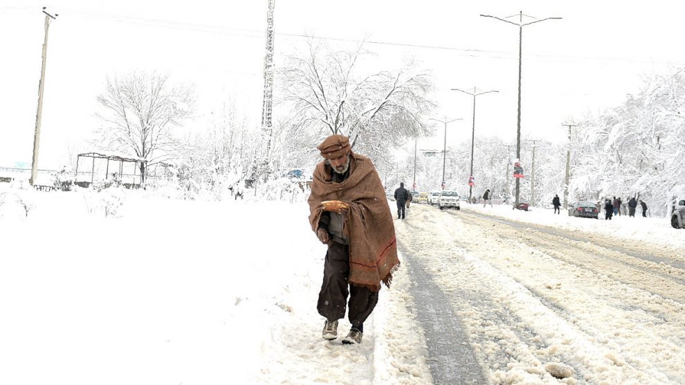 Afgana, Gente, Frío, Personas, Invierno, congelados, nevadas, nieve, copos  de nieve, ropa abrigada