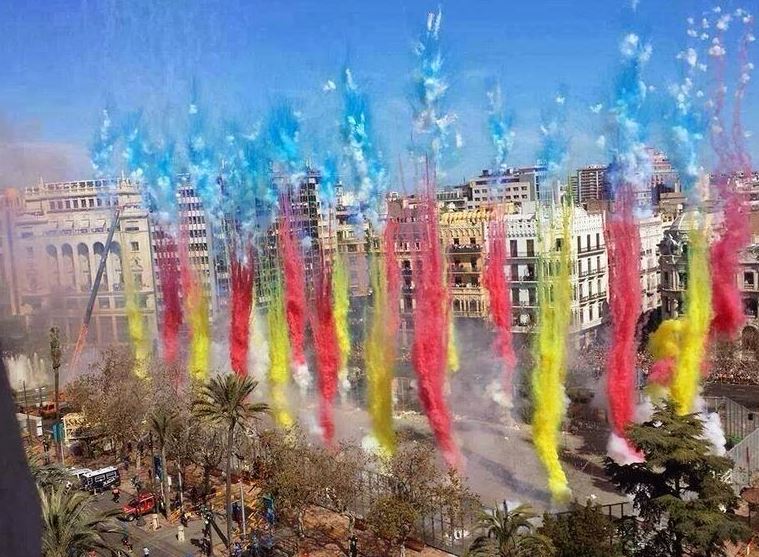 Fallas 2017:  fuegos artificiales desde el Miguelete el 15 de marzo