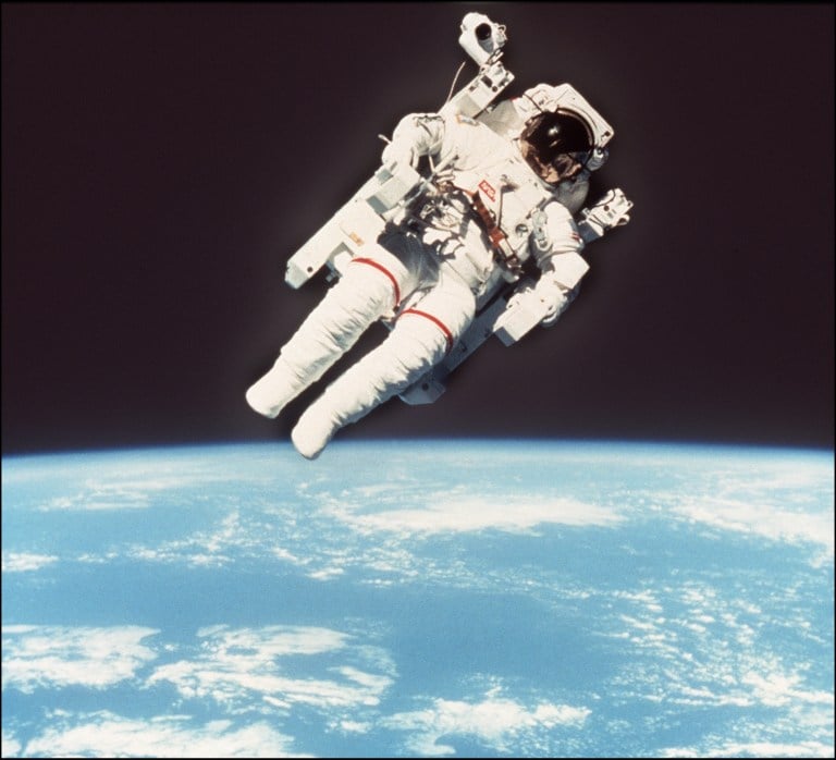 Hace 33 Años Que Bruce McCandless Realizó El Primer 'vuelo Libre' En El ...