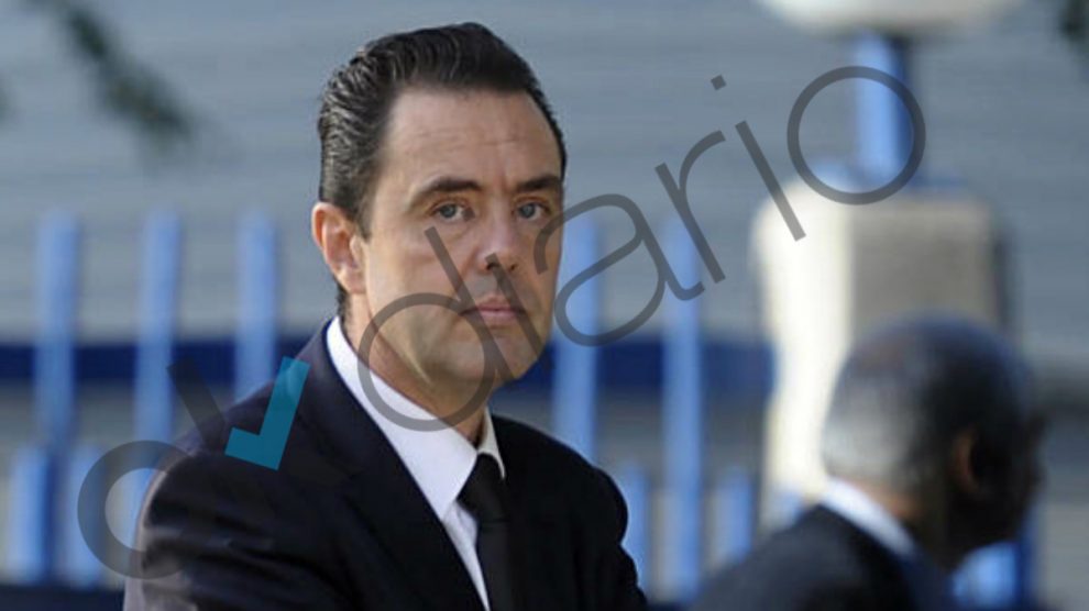 Miguel Ángel López, durante el entierro de Vicente Sala. (RAFA MOLINA/alicanteplaza)