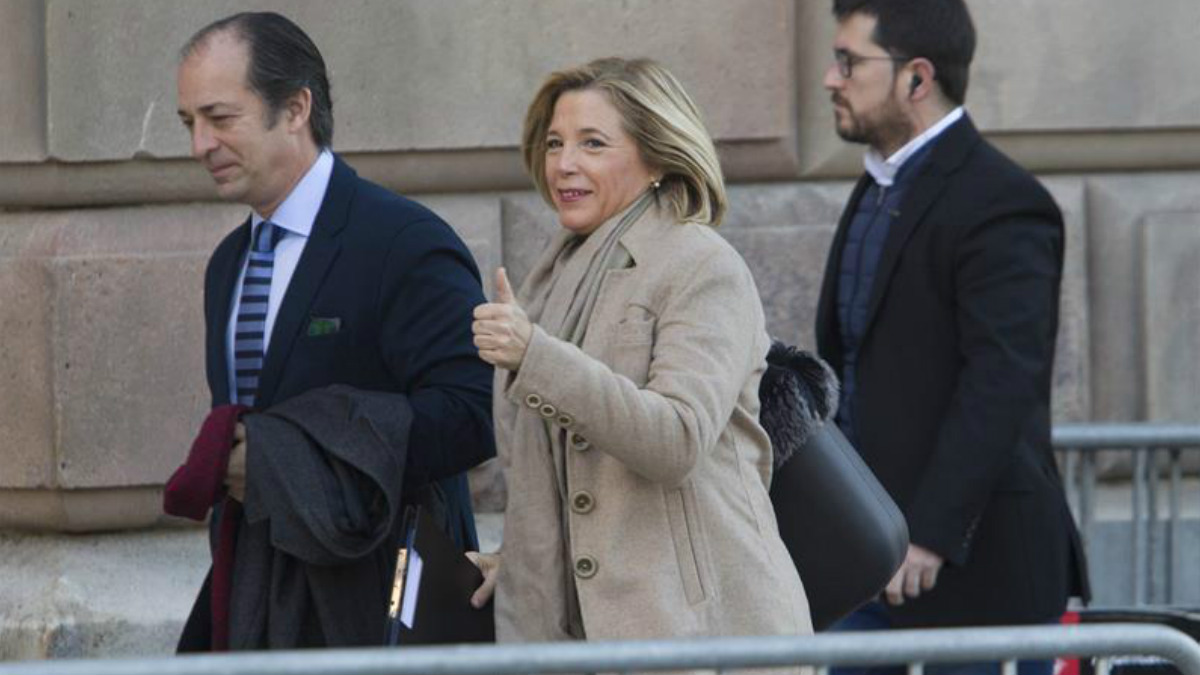 Joana Ortega antes de entrar en el juicio por el 9N, por el que está investigada junto a Artur Mas e Irene Rigau. Foto: EFE