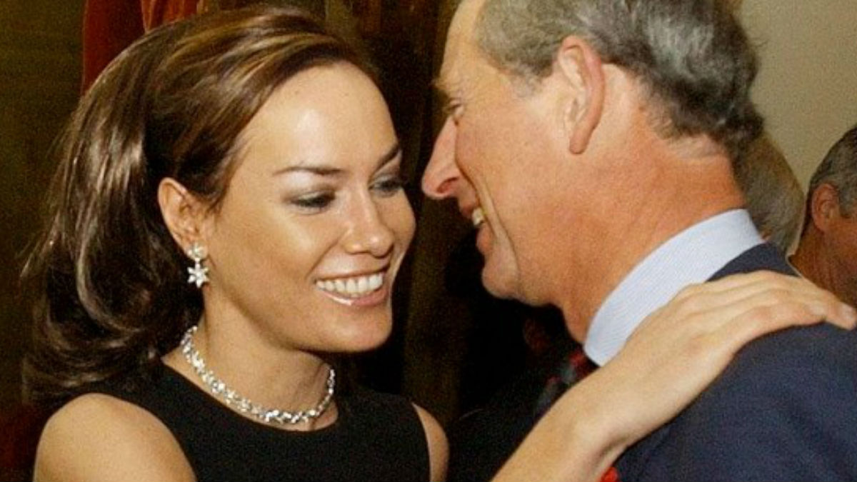 Tara Palmer-Tomkinson y su padrino, el príncipe Carlos de Inglaterra. Foto: AFP