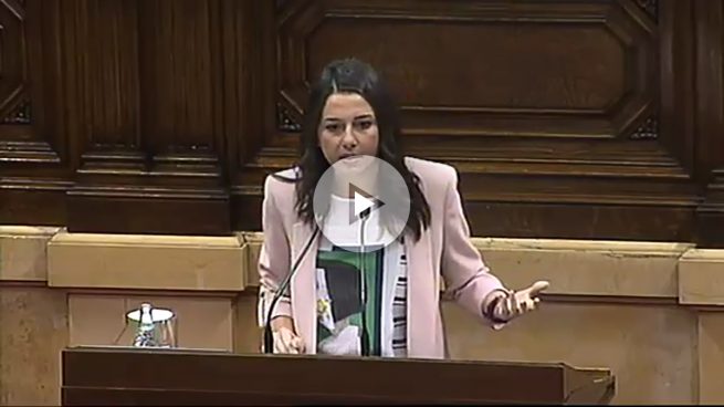 Arrimadas vapulea sin piedad a Puigdemont en el Parlament