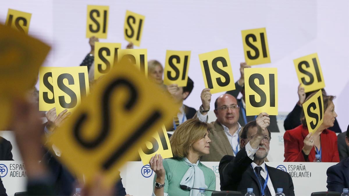 Momento de una de las votaciones en el Congreso del PP. (Foto: EFE)