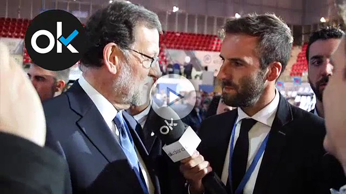 Álvaro Ojeda bromea con Mariano Rajoy en el XVIII Congreso Nacional del PP.