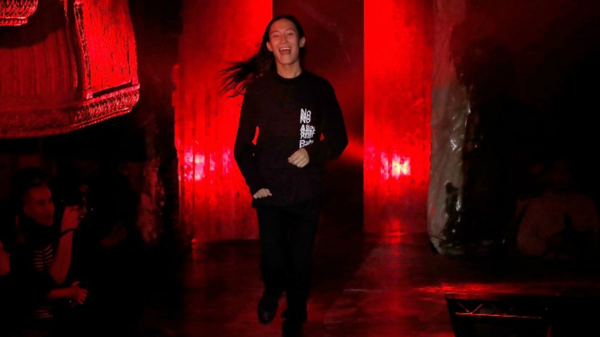 Alexander Wang al finalizar el desfile. Foto: AFP