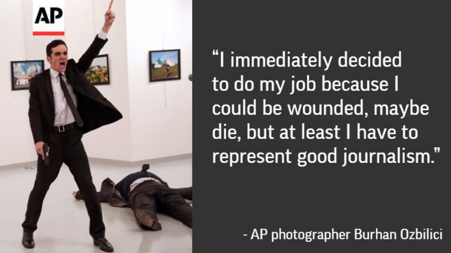 El valiente fotógrafo que captó el asesinato del embajador ruso en Ankara gana el World Press Photo
