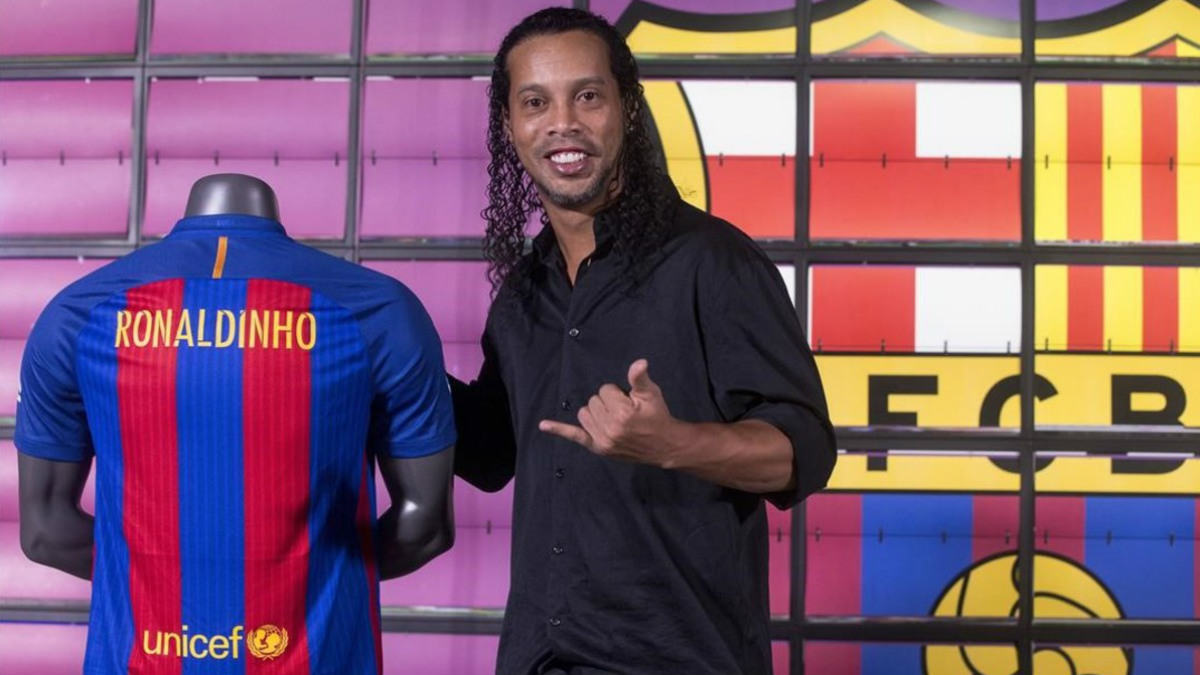 Ronaldinho, el día de su regreso al Barcelona. (EFE)