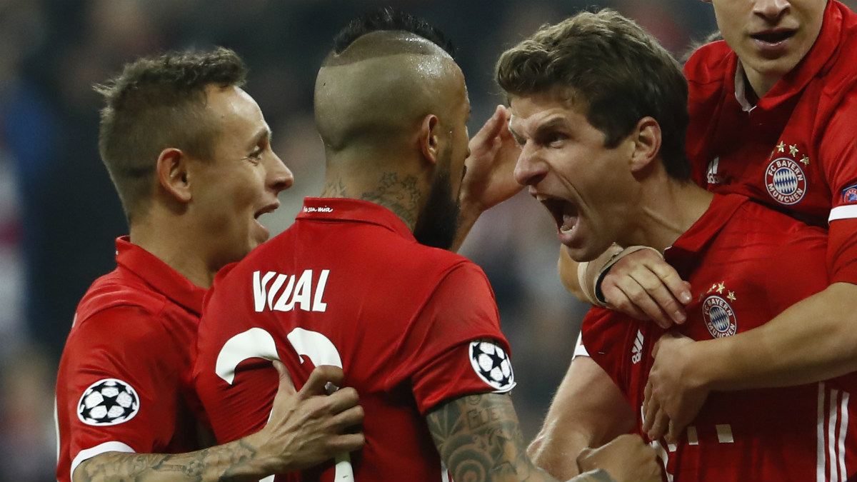 Müller celebra el quinto y definitivo gol del Bayern. (AFP)