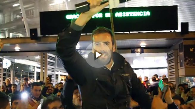 Cientos de personas piden la entrada de Ojeda en ‘El Chiringuito’ a las puertas del Bernabéu
