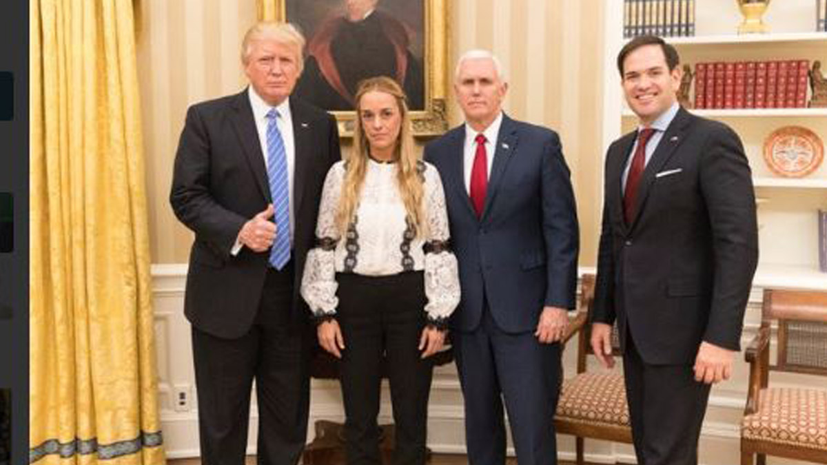 Donald Trump en la Casa Blanca con Lilian Tintori, esposa del opositor encarcelado Leopoldo López.