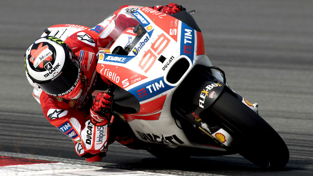 Jorge Lorenzo está mostrando un rendimiento que se aleja de momento bastante del deseado con la Ducati. (Getty)