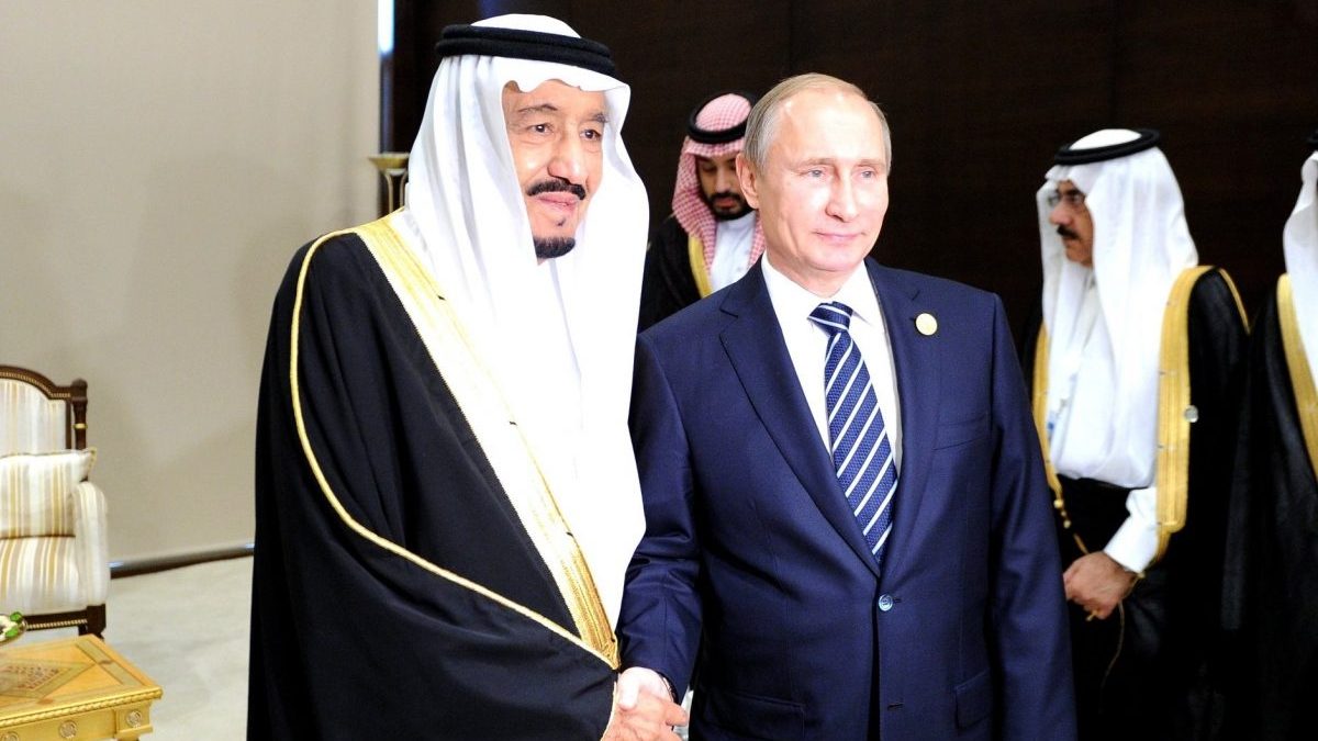 Abdulaziz Al Saud y Vladimir Putin. Foto: Getty