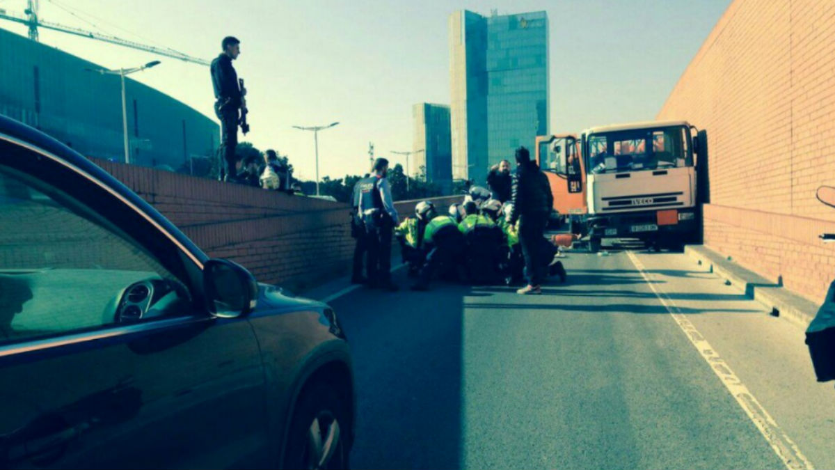 Detenido A Tiros El Conductor De Un Camión De Butano Robado En Barcelona