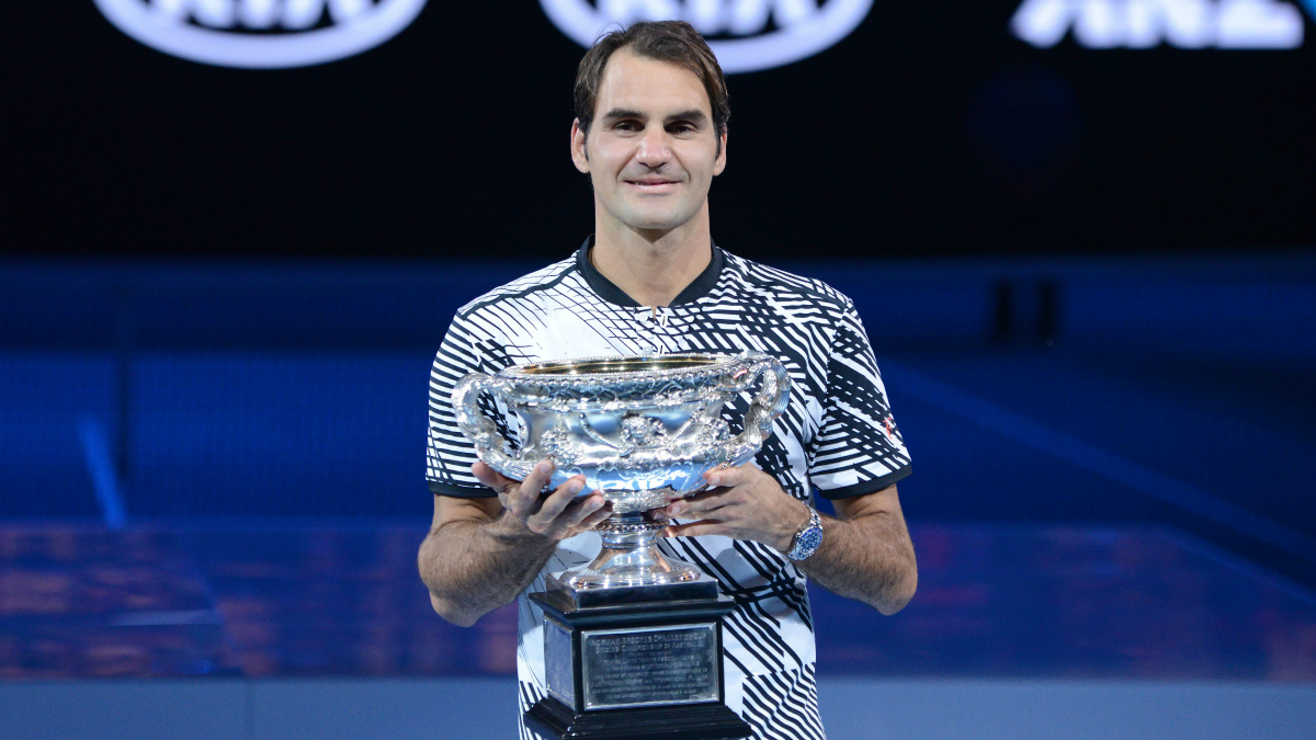 Roger Federer, con el trofeo de campeón del Open de Australia. (Getty)