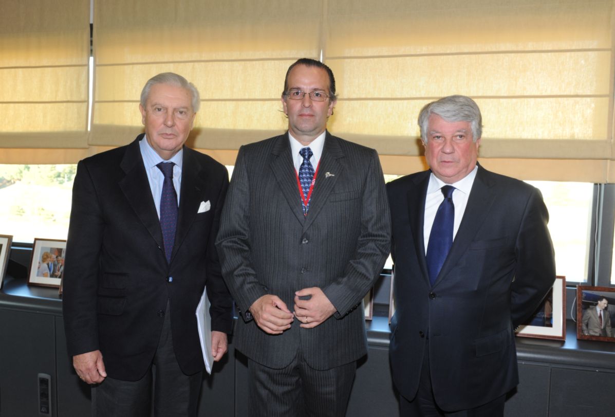 A la izquierda Miguel Corsini y a la derecha Arturo Fernández tras un acto en la Cámara de Comercio de Madrid (Foto: Cámara de Comercio)