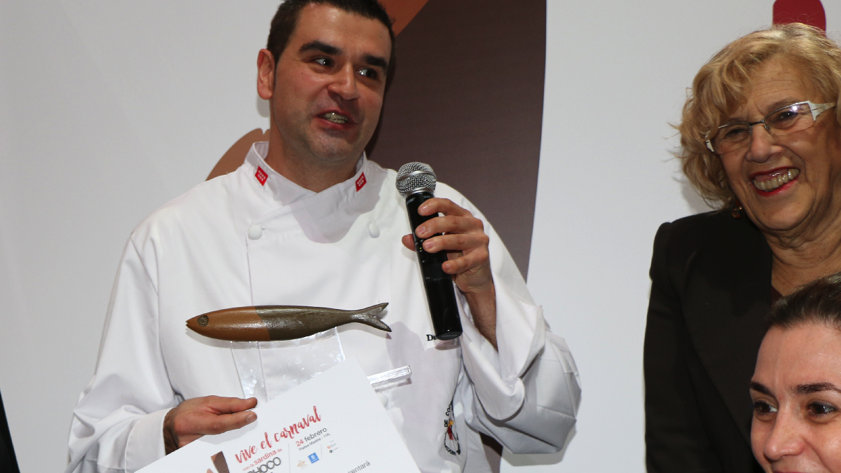 David Cristóbal, ganador de la sardina de chocolate del Carnaval 2017. (Foto: Acyre)