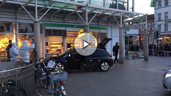 Un conductor embiste a varias personas en Alemania causando por el momento tres heridos