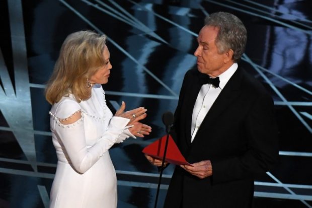 ‘La La Land’ premiada por error en los Oscars como mejor película y le entrega el premio a ‘Moonlight’